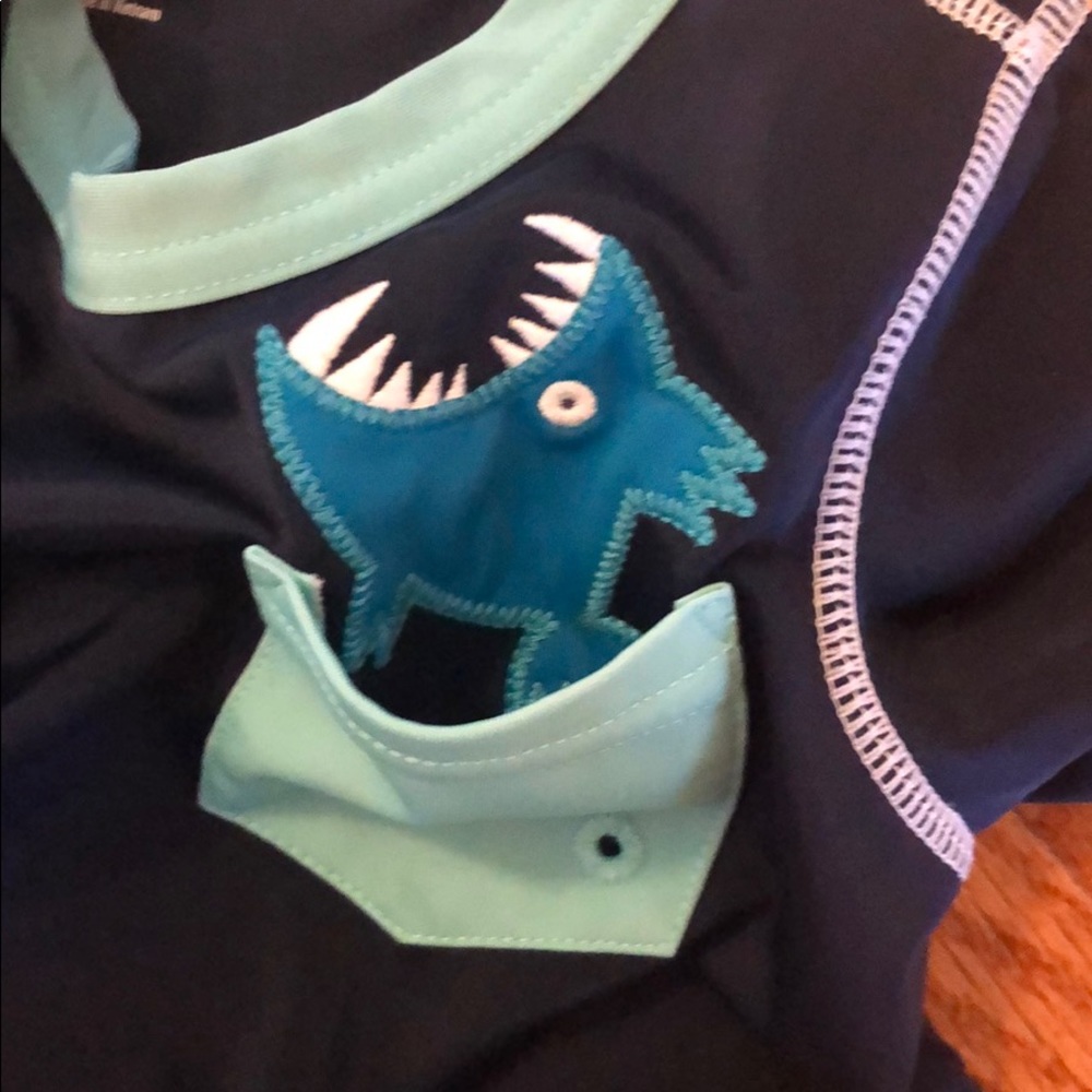 Trunks & rashguard - Picture 7 of 7